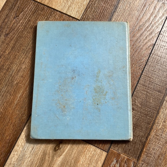 One Mitten Lewis by Helen Kay Vintage Hard Cover Book - Picture 8 of 13